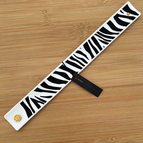 Brand New Marc by Marc Jacobs Black White Zebra Print Slap Bracelet Gold Tone - Picture 12 of 12